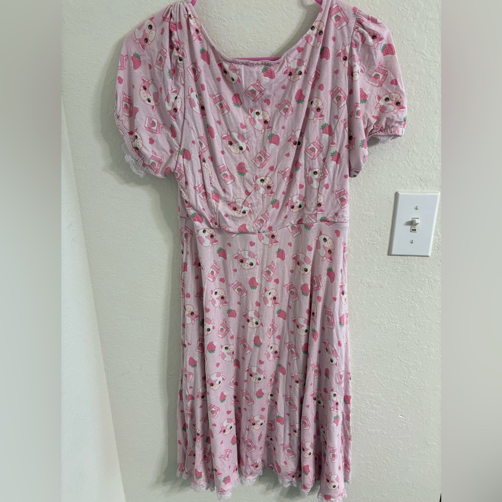 EUC Strawberry Milk Cow Henley Dress W/ pockets by Hot Topic. - Picture 5 of 7